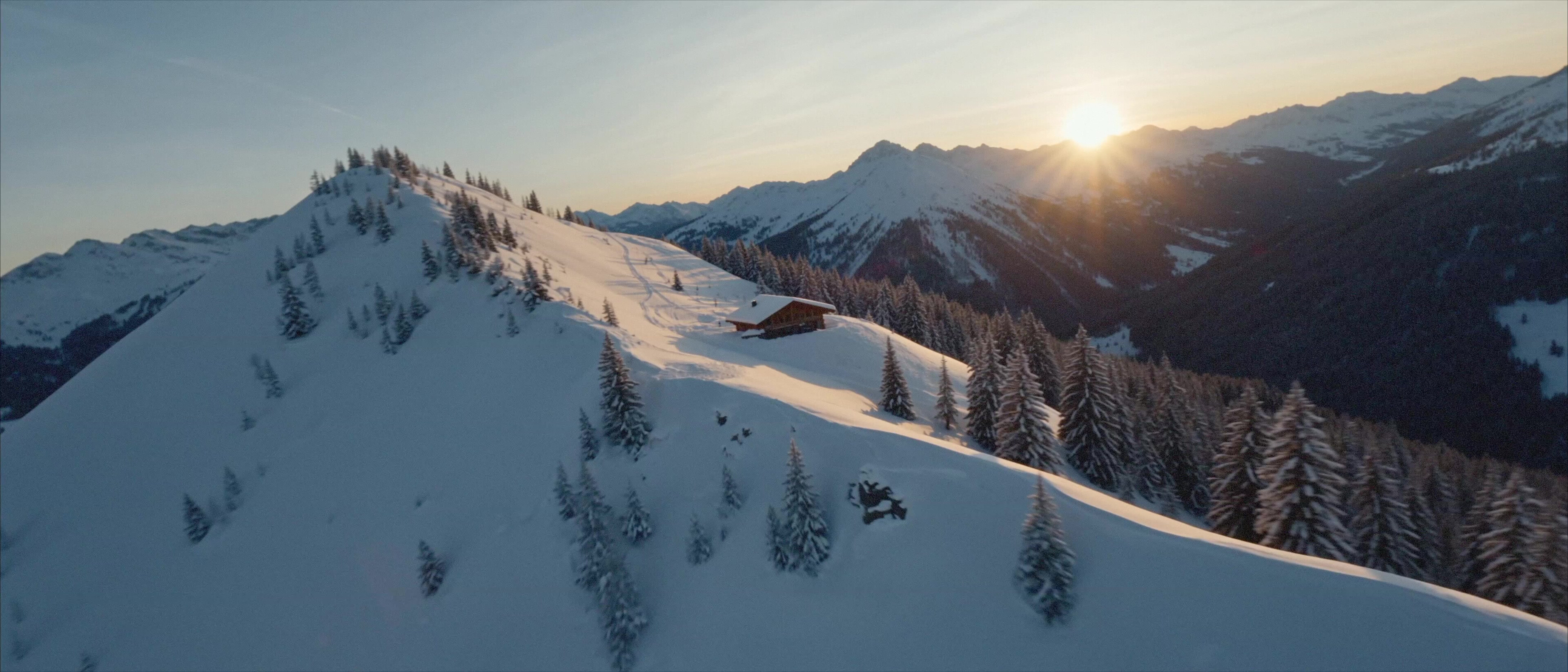 Moccamaster ICE - Alpine sunrise over a snowy ridge and a lone chalet